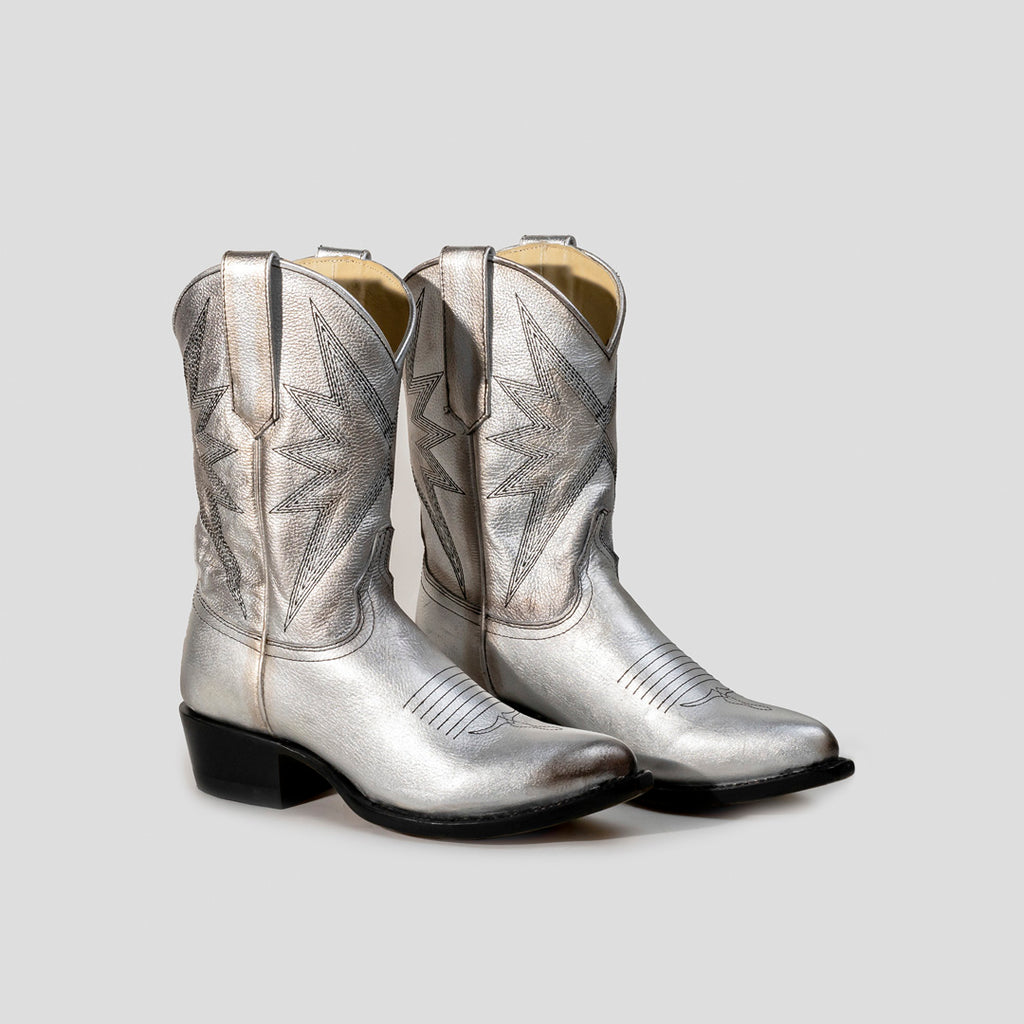 Botas vaqueras Sabinero para mujer con tacón bajo de color plateado, Sabinero cowboy boots for women with low heel in silver color